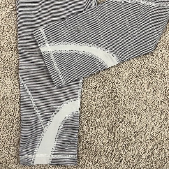 Lululemon gray & white stripe speed leggings (with back zipper pouch). - Picture 4 of 4
